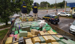 PRF apreende 13,3 toneladas de maconha em Guia Lopes da Laguna