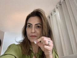 Senadora douradense recebe alta após internação para tratar alergia grave