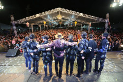 Fim dos shows na primeira noite de festa (Foto:Assecom)