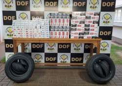 Apreensão de 200 pacotes de cigarro e 10 pneus (Foto: Assessoria)