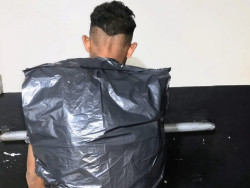 Homem vestido em saco de lixo é preso em tentativa de assalto