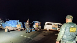 Polícia retém 10 mil pacotes de cigarro em veículo roubado e reboque