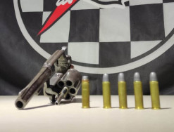 Após denúncia de moto roubada, PM Militar apreende revólver e munições