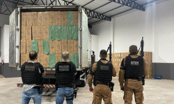 PF faz operação contra contrabandistas de cigarro paraguaio no Paraná