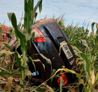 Mulher morre em acidente envolvendo carro lotado de contrabando