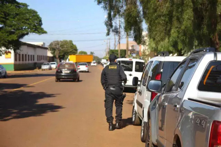 Gaeco durante segunda fase da Operação Tromper ((Foto: Campo Grande News)