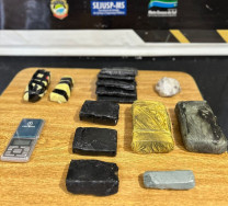 Presos do semiaberto são flagrados levando droga para dentro de presídio