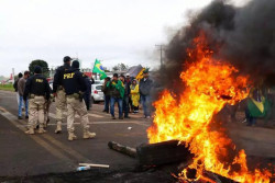 Apoiadores do ex-presidente Jair Bolsonaro (PL) fecharam rodovias por todo o país (Foto: Reprodução)