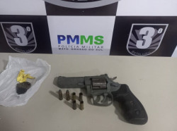 Suspeito de tráfico atira em PMs, mas é solto em audiência de custódia