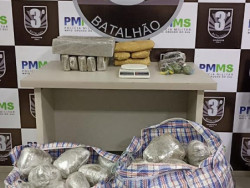 Material apreendido em residência (Foto: Assessoria)