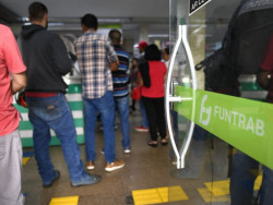 Trabalhadores em busca de oportunidade na Funtrab (Foto: Reprodução)