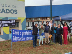 Educadores acampam na prefeitura para pressionar Alan Guedes