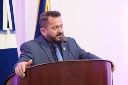 Laudir cobra cumprimento da lei de faixas elevadas em escolas