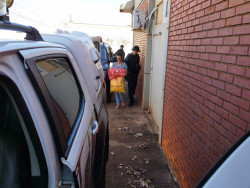 Mulher acusada de mandar matar médico é levada para presídio