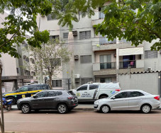 Perícia no local onde carro foi furtado em Dourados (Foto: Divulgação)