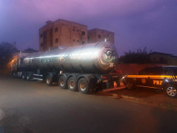 PRF apreende carreta de combustível usada para transportar óleo vegetal