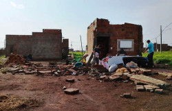 Temporal de ontem à noite destruiu casas inteiras em Dourados