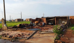 Temporal de ontem à noite destruiu casas inteiras em Dourados